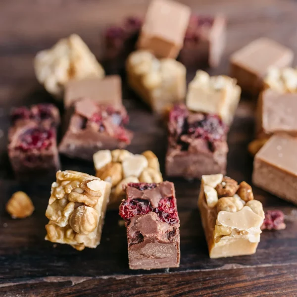 Heerlijke handgemaakte, zachte fudge verkrijgbaar in twee voortreffelijke smaken