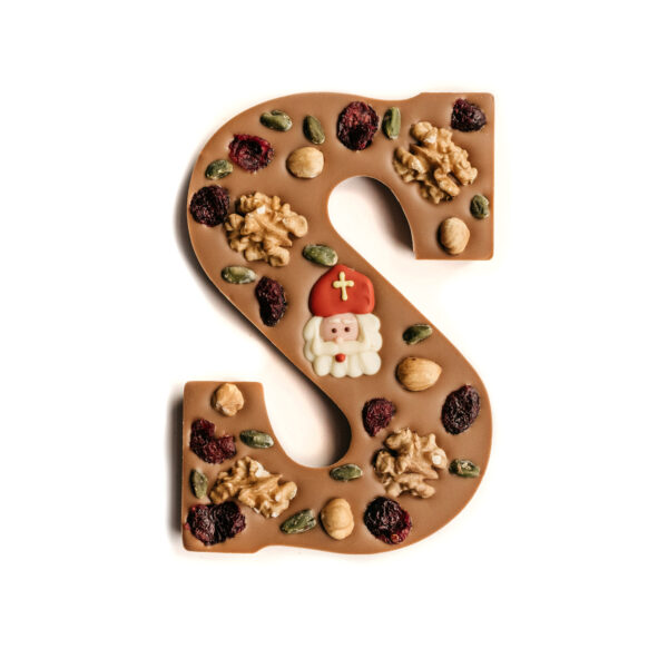 Gedecoreerde chocoladeletter met studentenhaver